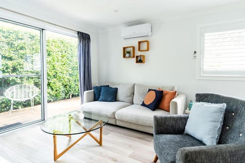 A Chic Coastal Hideaway At Toowoon Bay Beach - Accommodation NSW 2