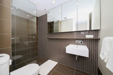 A Comfy Albert Park Apt Next To Grand Prix Circuit - Accommodation NSW 4