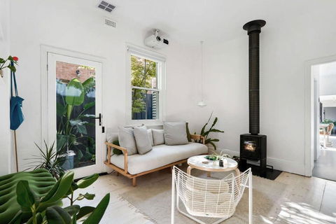 A Designer Terrace House By Edinburgh Gardens - Accommodation NSW 2