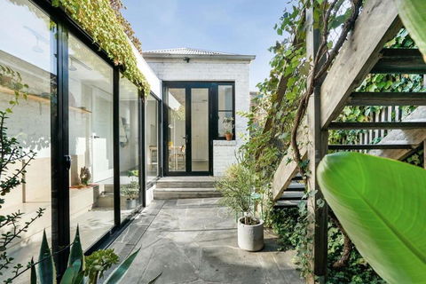 A Designer Terrace House By Edinburgh Gardens - Accommodation NSW 3