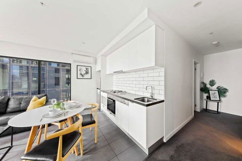 A Modern & Spacious 2BR Apt City Views Southbank - Accommodation NSW 4