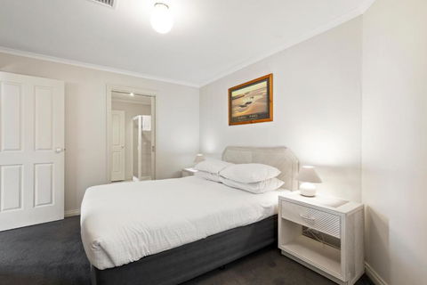 A Stones Throw - Accommodation NSW 4