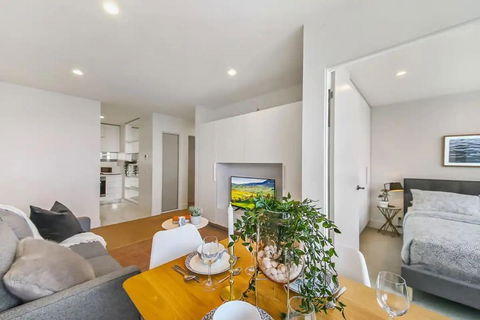A Stylish & Modern 2BR Apartment Fantastic Views - Accommodation NSW 4