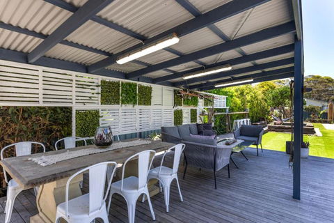 A Touch Of Paradise - House And Granny Flat - 4 Mins Walk To Callala Beach - Accommodation NSW 3
