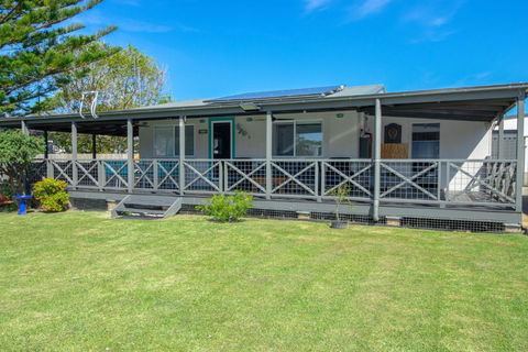 A Wave From It All - Accommodation NSW 2