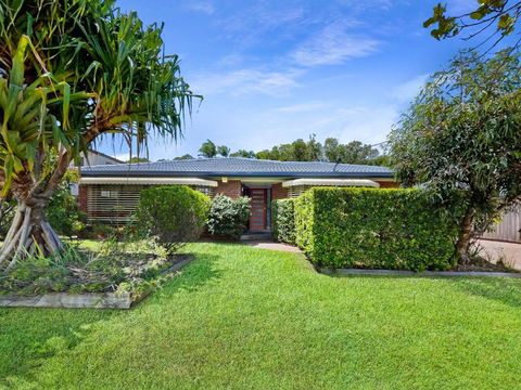 Absolute Beach Front Home -Dogs, Surf, Relax, Bush - Accommodation NSW 4