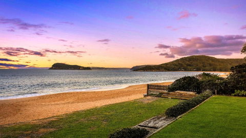 Absolute Beachfront On Stunning Pearl Beach - Accommodation NSW 3