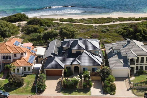 Absolute Oceanfront Retreat - Accommodation NSW 0