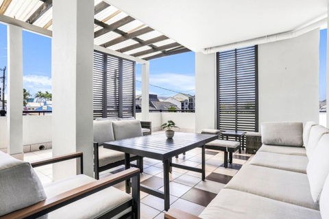 Accent On McLeod - Breezy Outdoor Living - Accommodation NSW 1