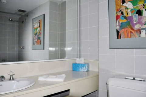Accommodation Sydney: Hyde Park View 2 Bedroom 1 Bathroom Pet Friendly Apartment - Accommodation NSW 3
