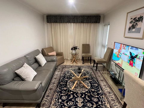 ADELAIDE CBD APARTMENT - 3BR, 2BATH & CARPARK - Accommodation NSW 1