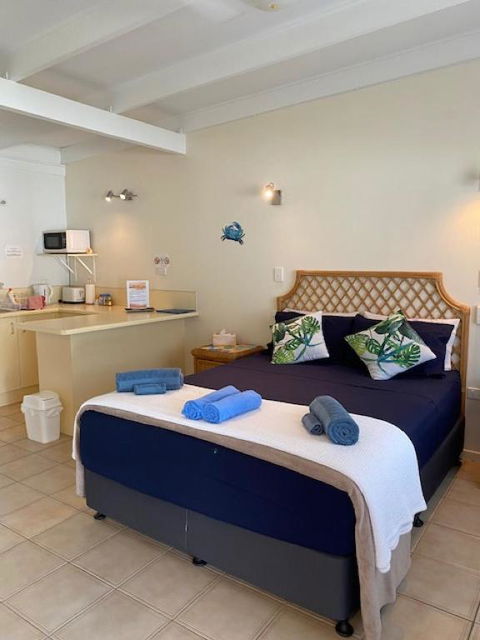 AFFORDABLE ISLAND ESCAPE! Queen Studio, Nelly Bay - Accommodation NSW 1