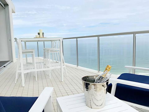 Air On Broadbeach Beachfront 2Level Stunning Apartment With 180 Degree Views - Accommodation NSW 4