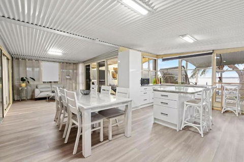 Absolute Waterfront Hidden Gem Toukley - Accommodation NSW 2