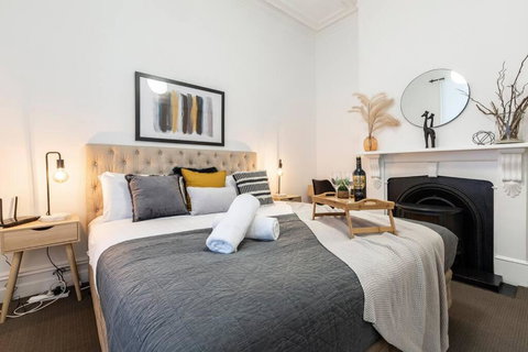 A Carlton Classic - Quaint Inner-City Getaway - Accommodation NSW 1