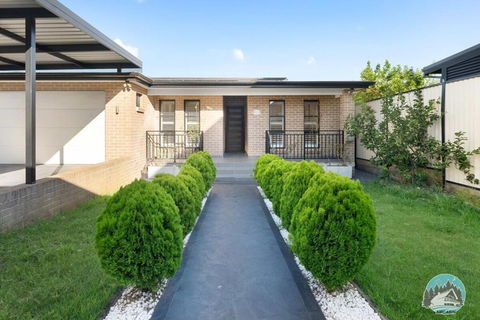 Aircabin - Guildford - 3 Beds Spacious House - Accommodation NSW 1