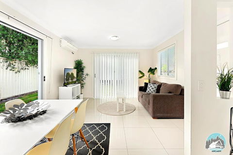 Aircabin - Oxley Park - Lovely & Comfy - 2 Beds - Accommodation NSW 0