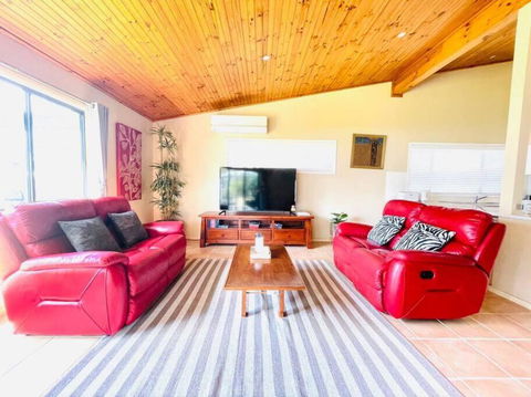 Aircabin - Tuggerawong - Lake Front - 3 Beds House - Accommodation NSW 2