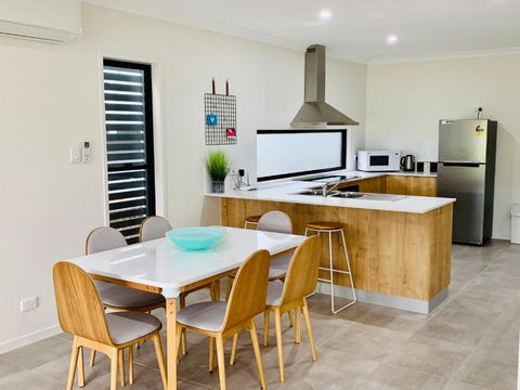 AIRLIE BEACH Delight. Hop, Skip Jump To Everything - Accommodation NSW 2