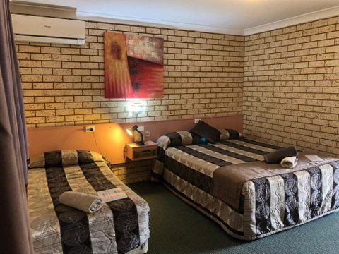 Alamo Motor Inn - Accommodation NSW 2