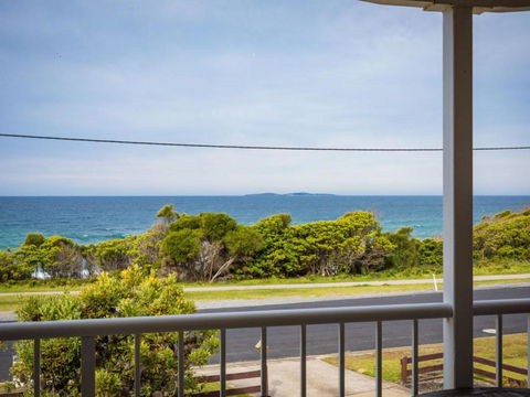 Allawah Beach House - 29 Dalmeny Drive, Kianga - Accommodation NSW 3