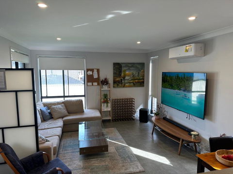 Amazing Air Austral With AC And Built-in Wardrobe - Accommodation NSW 0