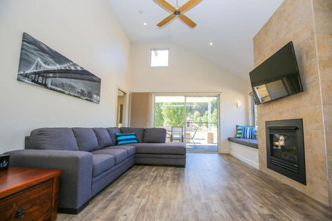 Amber Mist Villa - One - Accommodation NSW 0