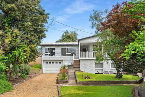 Amelia - Moments To The Bay - Accommodation NSW 0
