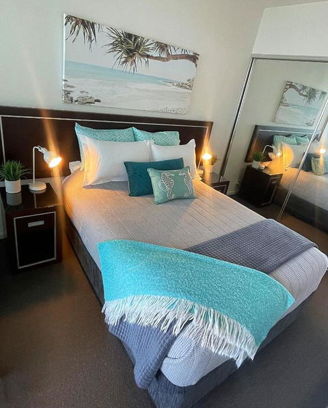 AQUA 306 POOLSIDE Luxury Apartment , Honeysuckle, NEWCASTLE FREE Parking - Accommodation NSW 3