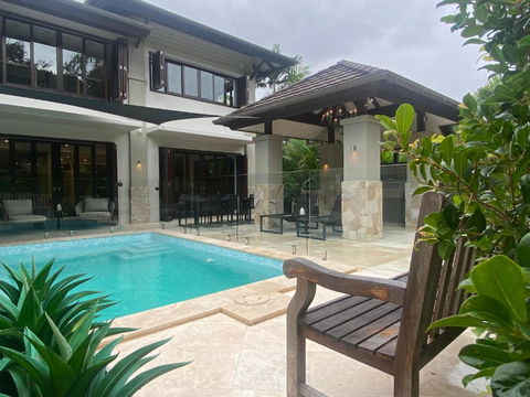AQUA Beachfront Villa Port Douglas - Accommodation NSW 3