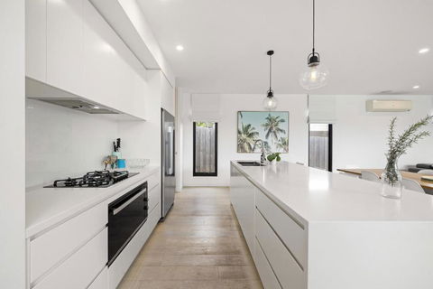 Aqua Luna - Stylish Retreat By Koonya Ocean Beach - Accommodation NSW 4