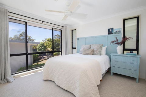 Aqua Vistas - Coastal Gem With Serene Spa Experience - Accommodation NSW 4