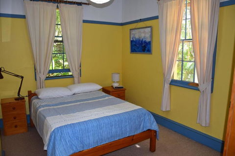 Arakoon House 1 - Bring Your Own Linen - Accommodation NSW 4