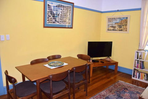 Arakoon House 1 - Bring Your Own Linen - Accommodation NSW 3