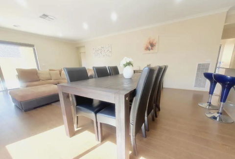 Ararat - Accommodation NSW 3