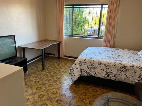 Aspley Bedroom & Share Bathroom With Other Guests - Accommodation NSW 2