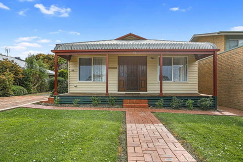 Aunty Wins - Accommodation NSW 0