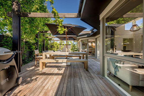 Aura Hot Tub Retreat - Unique Cedar Hot Tub Experience, 650m To Tyrone Foreshore - Accommodation NSW 3