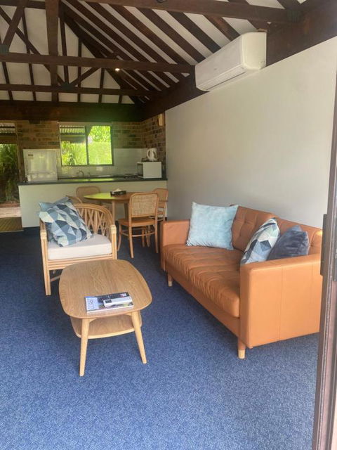 Avoca Beach Hotel - Accommodation NSW 4