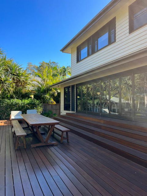 Away Guesthouse- Away On Shirley Lane - Accommodation NSW 4