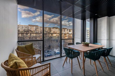 Architectural Delight On Lonsdale - Accommodation NSW 0
