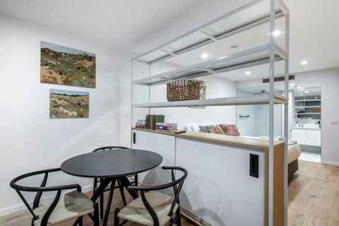 Architectural Delight On Lonsdale - Accommodation NSW 3