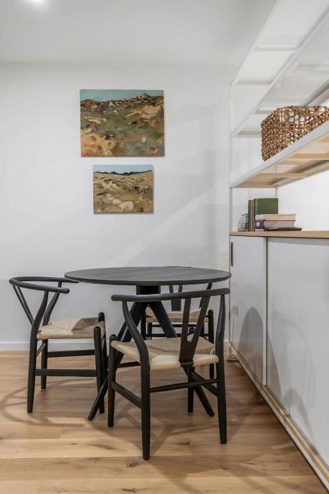 Architectural Delight On Lonsdale - Accommodation NSW 4