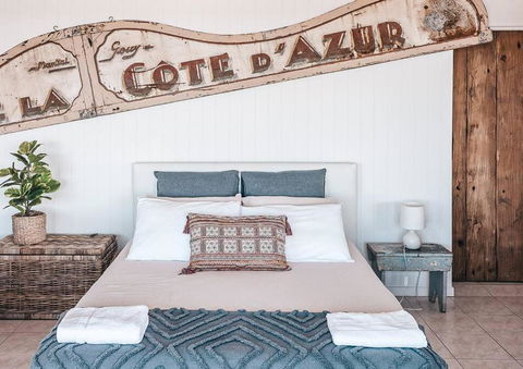 BAY PROPERTIES . Pacific Lodge Studio - Accommodation NSW 4