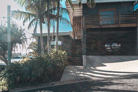 BAY PROPERTIES . The Big Chill - Accommodation NSW 1