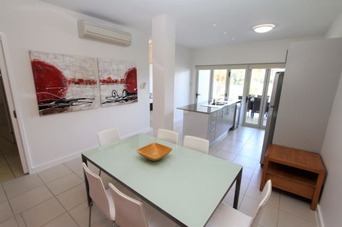 Beachside Apartment 5 - Accommodation NSW 2