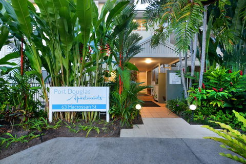Port Douglas Apartments - Adults Only Oasis - Accommodation NSW 14