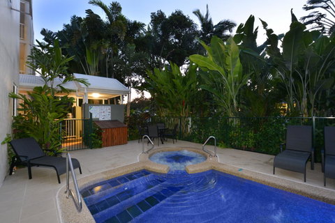 Port Douglas Apartments - Adults Only Oasis - Accommodation NSW 19