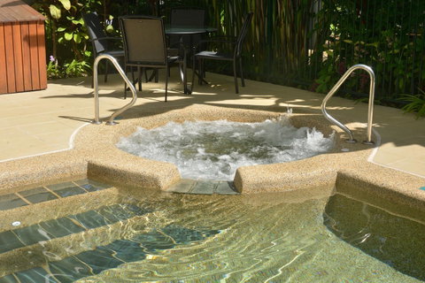 Port Douglas Apartments - Adults Only Oasis - Accommodation NSW 17