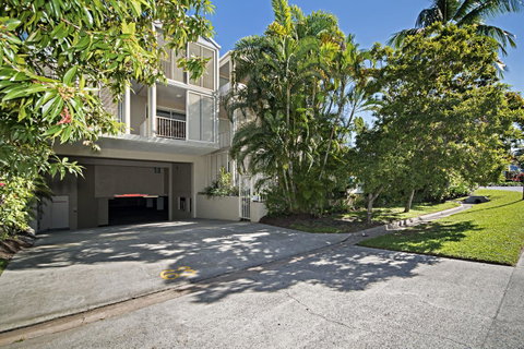 Port Douglas Apartments - Adults Only Oasis - Accommodation NSW 43